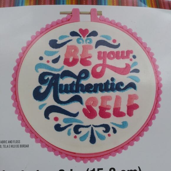 Viva Tu Heritage Authentic Self Embroidery Hoop Kit by Loops & Threads  6" - Picture 3 of 7